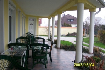 Hungrie Privát Bük, Extérieur